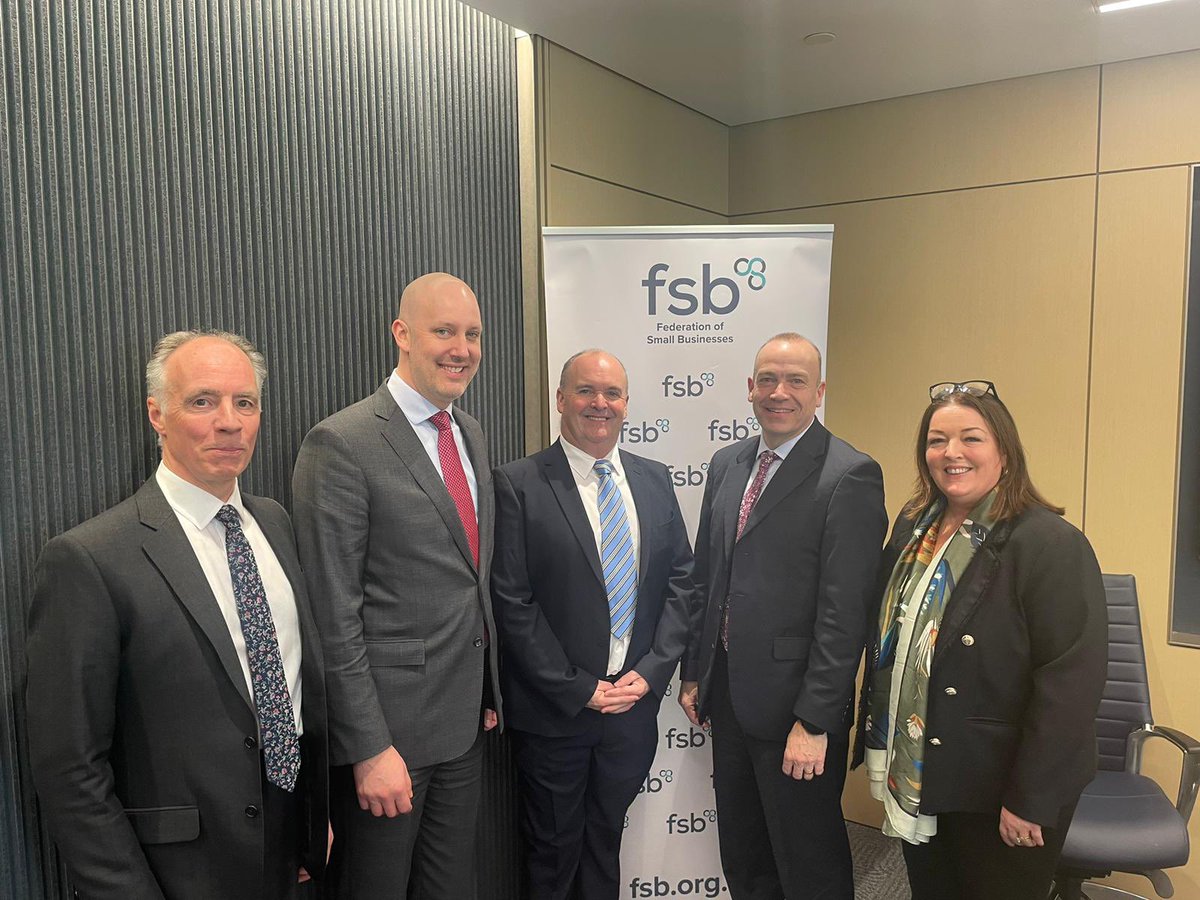 💡Fantastic to join @USEnvoyNI for today’s @FSB_NI Annual Power of Small Business roundtable session. 🤝 The UK Government is absolutely committed to economic growth in Northern Ireland and making it a great place to live, work and invest.