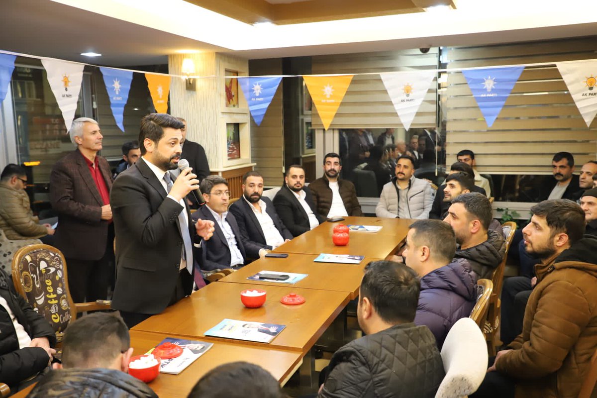 Erdalarikan12's tweet photo. 📍Seçim Koordinasyon Merkezi

Türkiye Yüzyılı’nda ülkemize yön verecek, geleceğimizin teminatı sevgili gençler ve hemşehrilerimizle bir araya geldik. 

Vatandaşlarımızın desteğiyle gece gündüz çalışmaya, gönüller inşa etmeye devam edeceğiz inşallah.

İlgi, alaka ve desteklerinden dolayı tüm hemşehrilerimize teşekkür ediyorum.

#BirlikteBaşardıkBirlikteBaşaracağız 
#GelecekİçinBeraberYürüyoruz
#GerçekBelediyecilik 
#HazırızKararlıyız 

@RTErdogan @_cevdetyilmaz 
@erkankandemir @yzyilmaz55
@FeyziBerdibek1 @Korkutata_Zeki 
@yilmaz_seven @feyzikzl @EnessAslan_
@masifegundogdu @bingolakparti