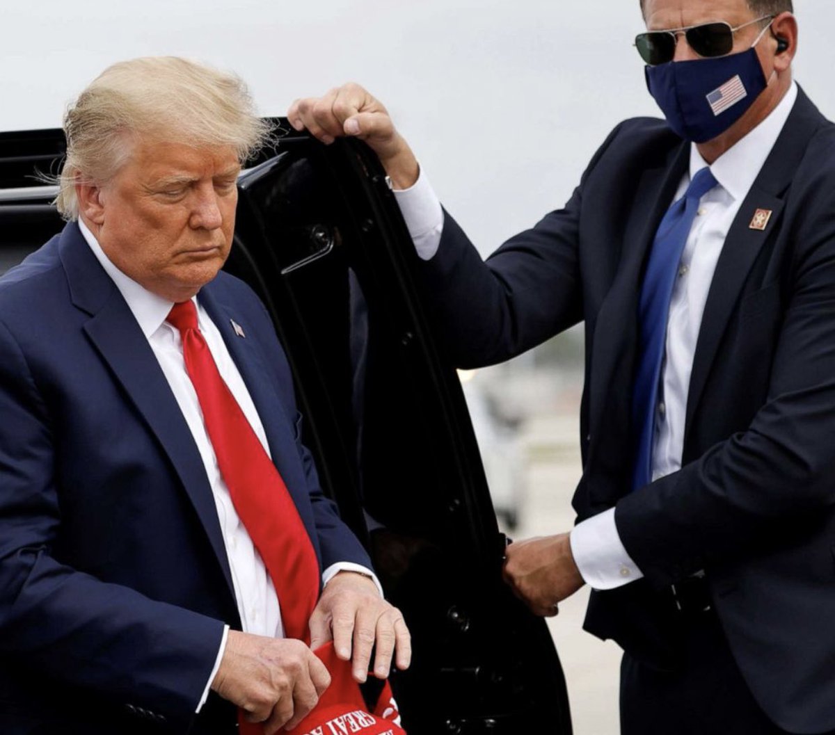 I’ve said it before and I’ll say it again, Trump should lose his Secret Service protection and pension if he is convicted! Raise your hand 🤚 and Repost if you agree!