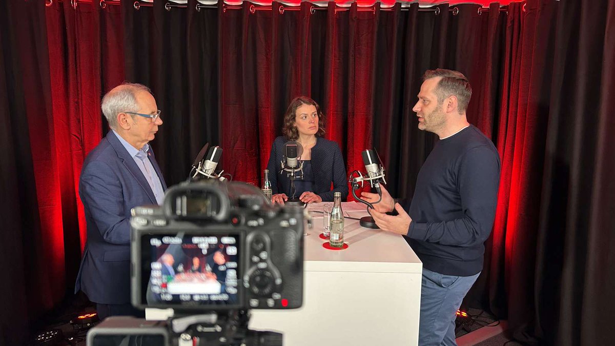 IGBCE (@igbce) on Twitter photo Was folgt den Demonstrationen für #Demokratie und Vielfalt im (Arbeits-)Alltag? Darum geht's im #IGBCEKompass-Talk mit <a href="/m_vassiliadis/">Michael Vassiliadis</a> und seinem Gast Jochen Kopelke, Bundesvorsitzender der <a href="/GdPPresse/">GdP Pressestelle</a>.
➡️ s.igbce.de/VXR7f Was folgt den Demonstrationen für #Demokratie und Vielfalt im (Arbeits-)Alltag? Darum geht's im #IGBCEKompass-Talk mit <a href="/m_vassiliadis/">Michael Vassiliadis</a> und seinem Gast Jochen Kopelke, Bundesvorsitzender der <a href="/GdPPresse/">GdP Pressestelle</a>.
➡️ s.igbce.de/VXR7f