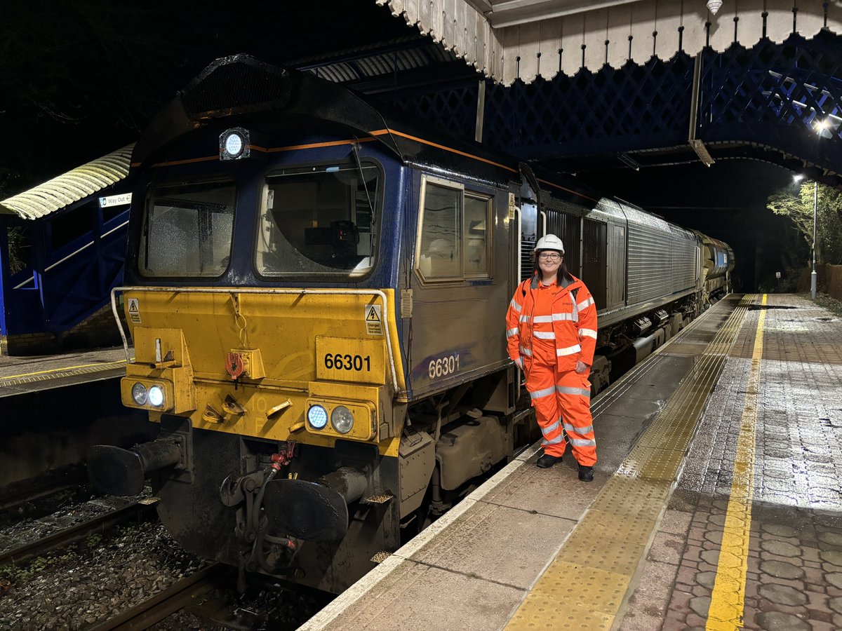 Well we made it through the day without either of us crying in the corner, back to it tomorrow, great missenden to hinksey again @S26PHY @GBRailfreight @bessbbe @SydneyBridgeTMD @heather_waugh