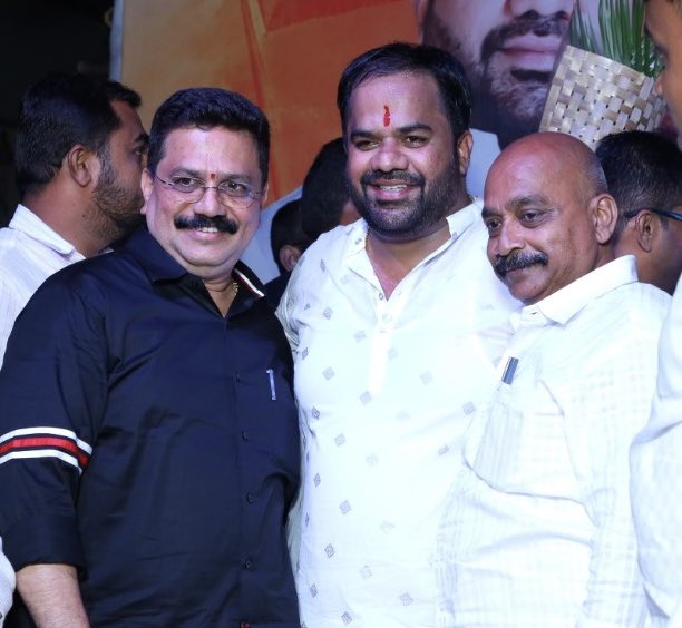 rajeshpalaskar's tweet photo. माझे गुरुवर्य मा. आमदार सचिनभाऊ अहिर यांचे स्वीय सहाय्यक व माझे मार्गदर्शक मनोजभाऊ होलमुखे व सुनिलभाऊ कोलते यांना जन्मदिनाच्या मनपुर्वक शुभेच्छा . 💐🎂🔥🐅🚩 https://t.co/fh6ayTyCZz