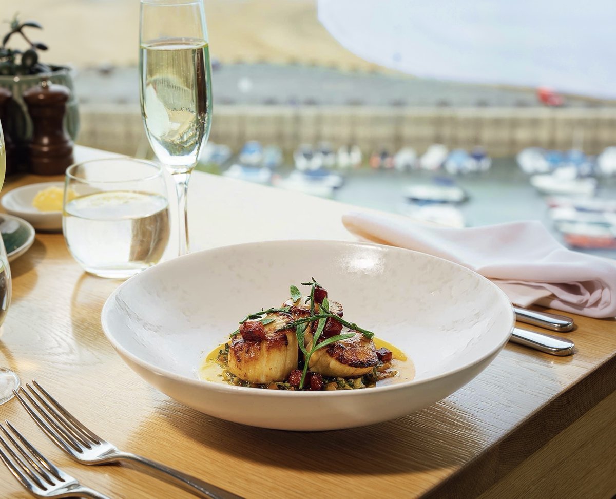 There’s no better accompaniment for seafood than a sea view! Join us at our Cliff Restaurant and enjoy the best of both when you dine. 

#stbridesspahotel #cliffrestaurant