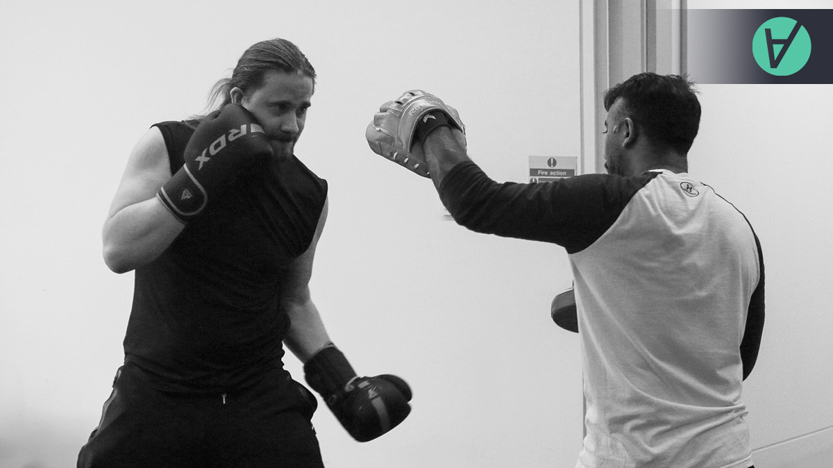 campus4learning's tweet image. 🥊💥 Power up your uppercut with leg and hip strength! The secret behind a knockout uppercut? It&apos;s all in the legs and hips. Bend and explode up like you&apos;re doing a clean and jerk. Master the move to channel incredible force from below. 🏋️‍♂️👊 #BoxingBasics #LegDay #UppercutPower