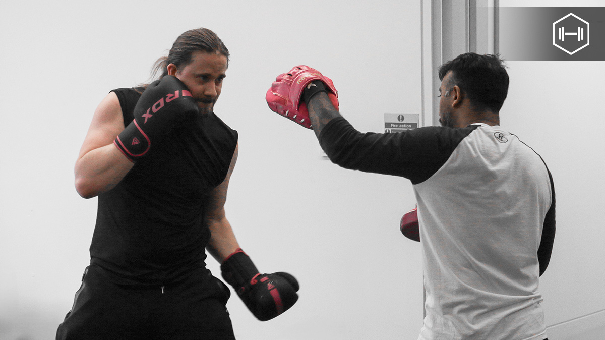 trainfitnessint's tweet image. 🥊💥 Power up your uppercut with leg and hip strength! The secret behind a knockout uppercut? It&apos;s all in the legs and hips. Bend and explode up like you&apos;re doing a clean and jerk. Master the move to channel incredible force from below. 🏋️‍♂️👊 #BoxingBasics #LegDay #UppercutPower