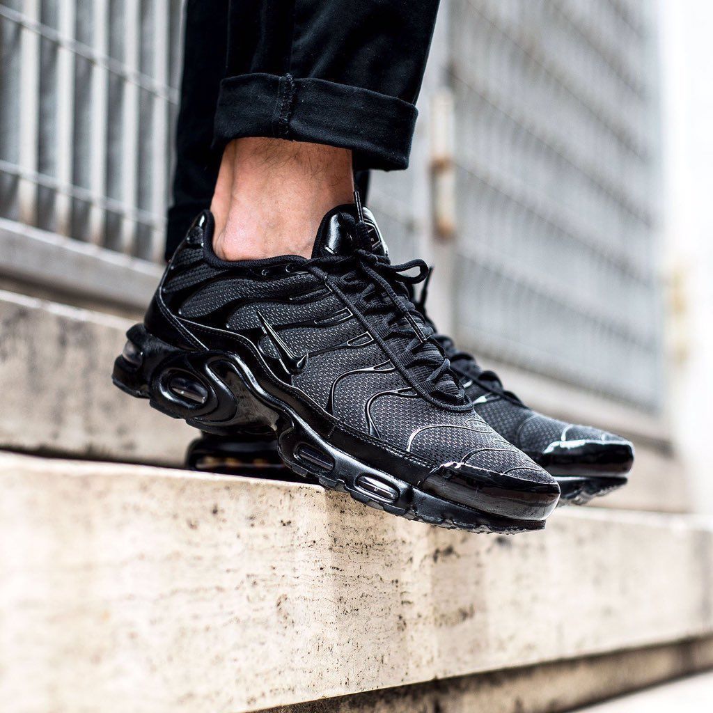 NIKE AIR MAX PLUS Triple Black エアマックスプラス ファッション NIKE AIR MAX PLUS Triple Black エアマックスプラス ファッション