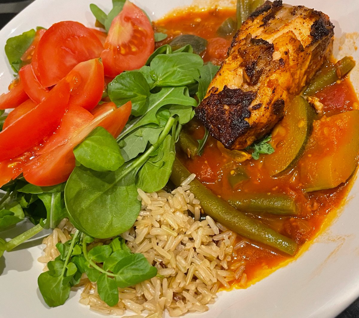 clairenfish's tweet photo. Malaysian Style Salmon Curry. Chillified in the way that makes your lips tingle. Oddbox delight. #tuesdaytea #oddbox https://t.co/2RYnnIUKFQ