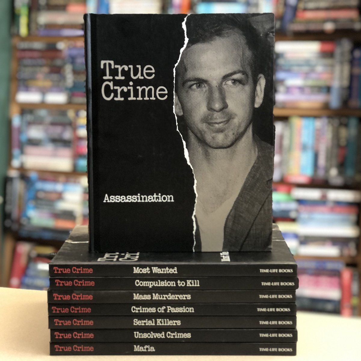 Paperbacks_Plus's tweet photo. “True Crime” Time-Life Books, 8 Volumes (1992)
Assassination
Compulsion to Kill
Crimes of Passion
Mafia
Mass Murderers
Most Wanted
Serial Killers
Unsolved Crimes
#TrueCrime #Assassination #CompulsiontoKill #CrimesofPassion #Mafia #MassMurderers #MostWanted
#SerialKillers https://t.co/TgbfCoU0K5