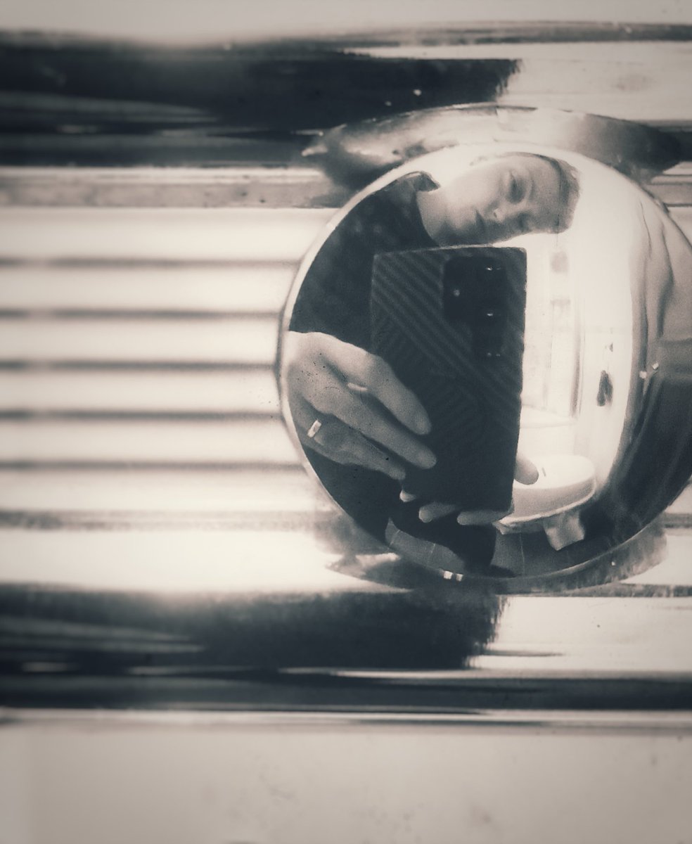 Hi!

#artistsontwitter #exhibition #photography #art #PhotoOfTheDay #photographer #photographylife #PhotographyRedefined #photo  #reflection #people  #selfie #selfportrait #portraitphotography #portrait #2024 #blackandwhite #ArtistOnX #blackandwhitephotography