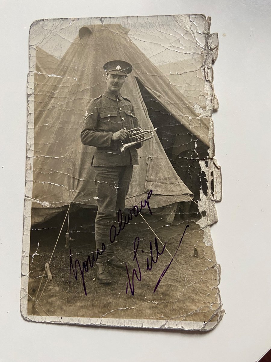 Does #AncestryHour still exist? If so, can any military experts help identify anything to do with this mystery soldier in my mum’s family photo collection? (Perhaps @Taff_Gillingham?)