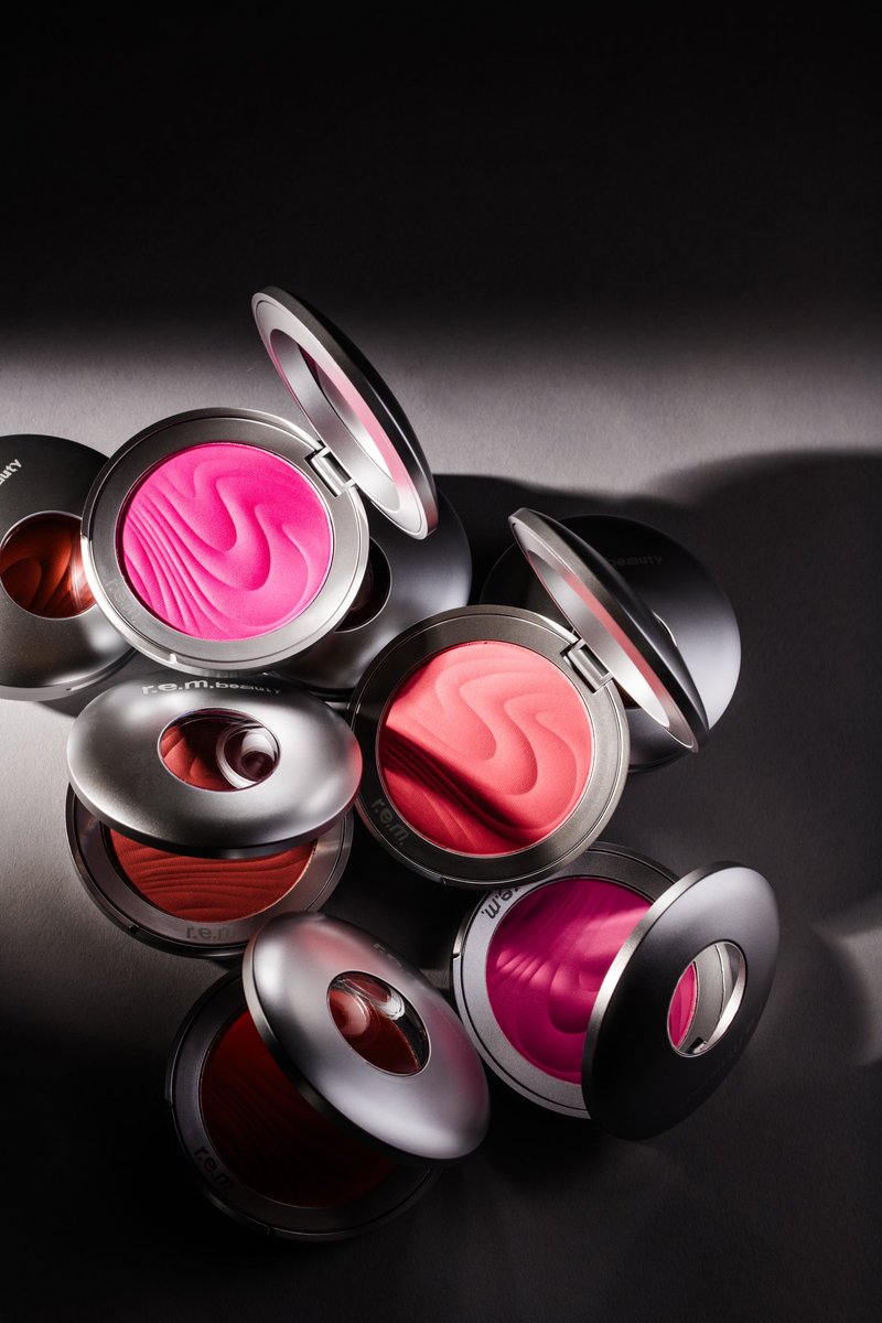 rembeauty's tweet image. still blushing from all the #hypernova love ♡ shop all 8 blurring shades of our hypernova satin matte blushes online at rembeauty.com ☁️🛒