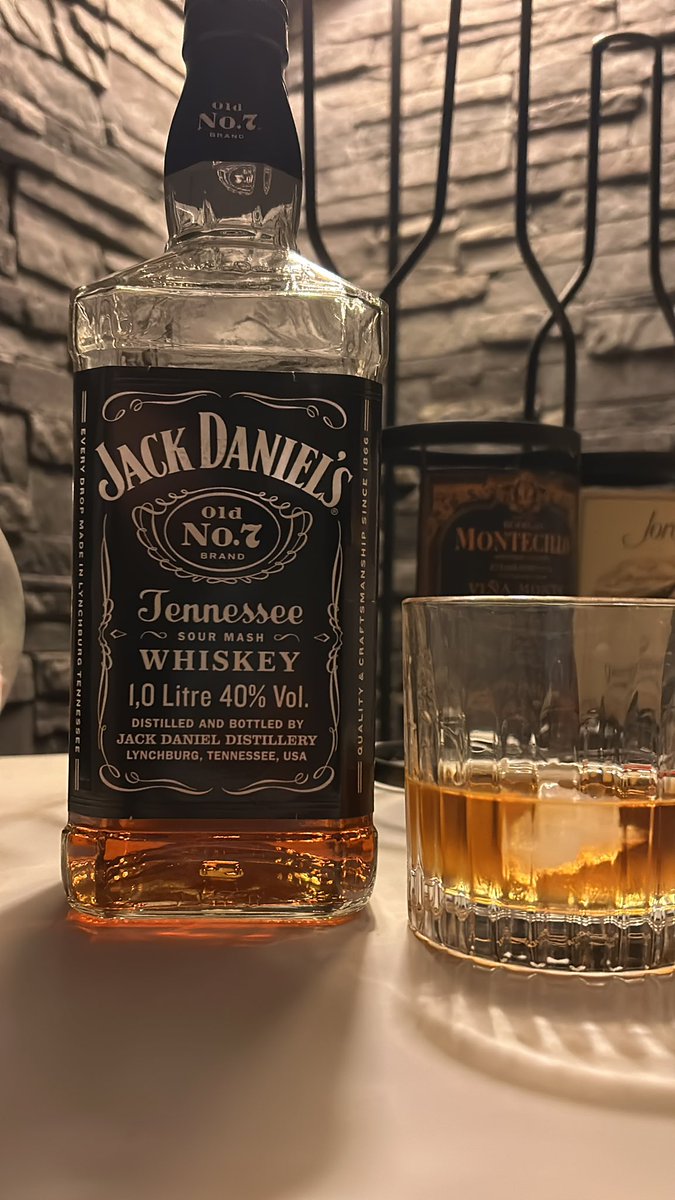 İçip eğlenmesini ve neleri yaşamak istediğini bilen İzmirli arkadaşlara kapı her zaman açık. Gizli ve kaliteli geceler bizimle olsun 🥃 #izmirçift #izmirswinger #izmircuckold #cuckoldtürkiye