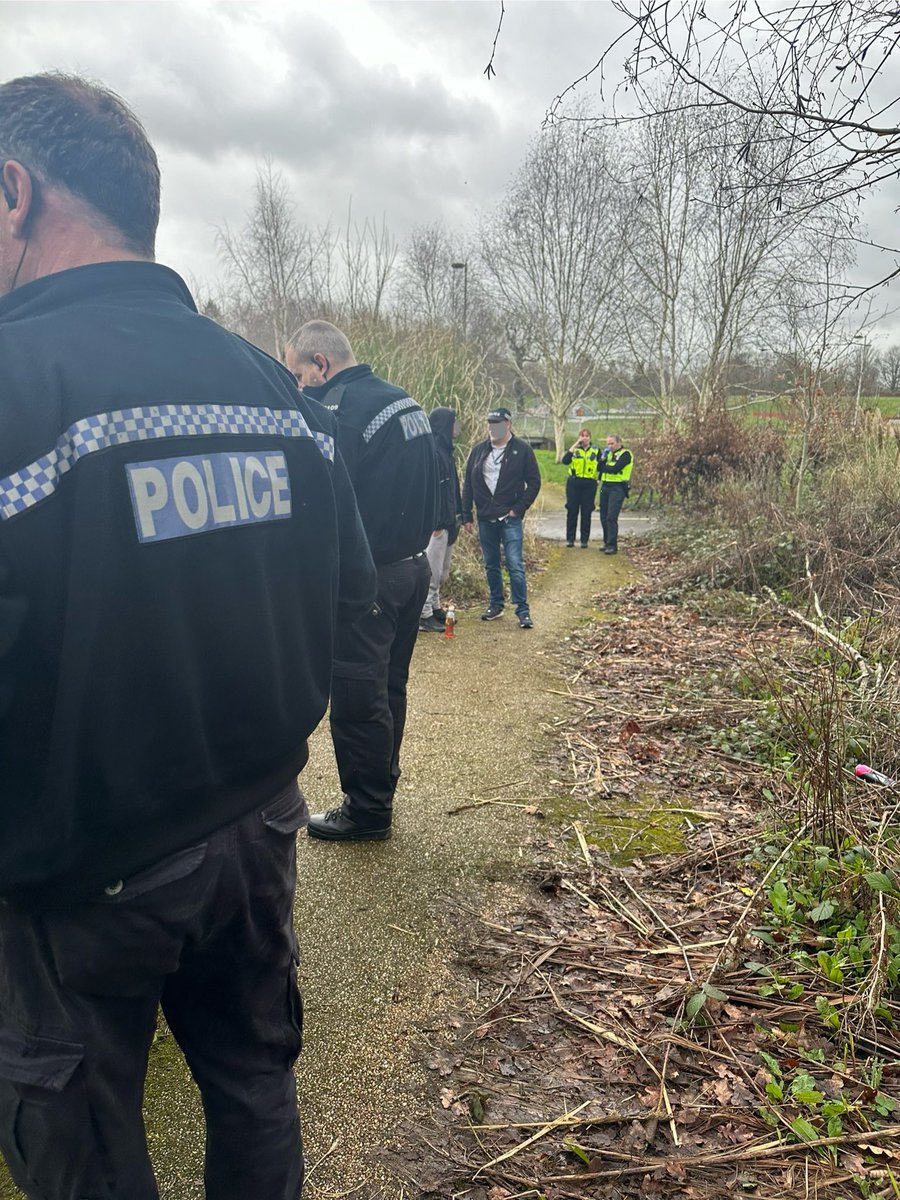 🚔 Officers are deployed across Solihull parks in uniform and plain clothes to keep you safe from robbery and violent crime!
👀 Say hi if you see us! 
#SaferSolihull #NeighbourhoodPolicing