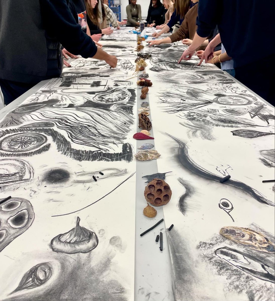 LizAtkin's tweet photo. Lecture & drawing workshop today for medical bioscience students at @imperialcollege for Creative Reflection module, charcoal as a tactile & sensory refocus for #bodyfocusedrepetitivebehaviours
#skinpicking & #hairpulling disorders. Thanks @harbottlestores ๐๐ผ
#Creativehealth https://t.co/boZtKMbuev