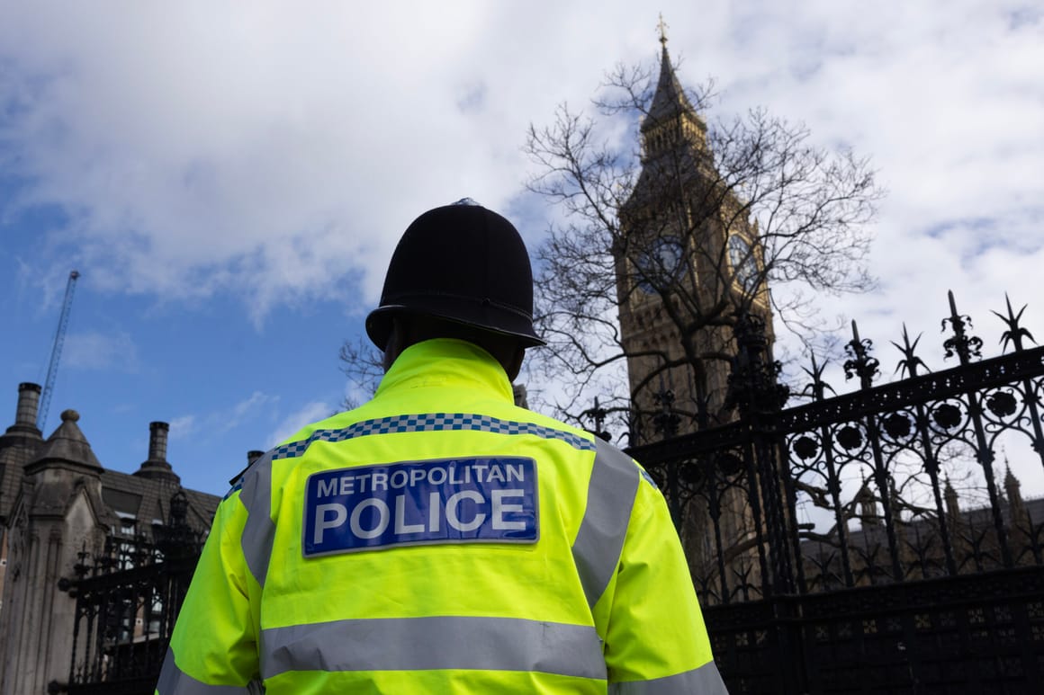 NEW: A Met Police spox tells @Independent that the force is now looking into a report received about Frank Hester's alleged comments about Diane Abbott which includes a remark that the MP, 70, should be shot. independent.co.uk/news/uk/politi…