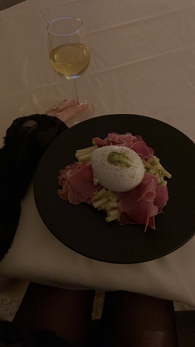 camrrch's tweet image. 🥂👑