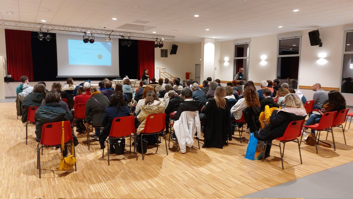 Mélanie Clément, diététicienne, anime ce soir la soirée "Mieux manger sans se ruiner" pour notre #DefiFAAP de la Communauté de Commune du Val de Sarthe à Mezeray pour nous aider à améliorer notre alimentation.