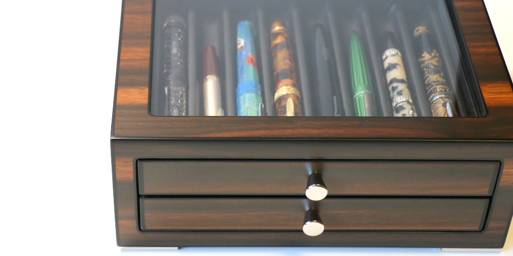 PenChalet's tweet photo. Are you in need of a display case for all your luxury pens?! If so, today's your lucky day. We just got 2 NEW display cases in that hold up to 16 or 24 pens! (PLUS the 20 pen case is back in stock):
 https://t.co/Q4XN18PBaF #Collector #PenStorage #FountainPens #PenCase #Pens https://t.co/owKBVO3EDY