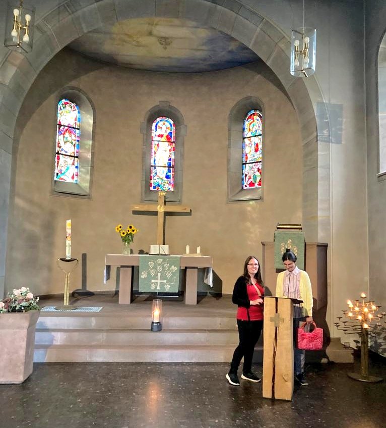 BossertYasmin's tweet photo. We are holding the service 😊. https://t.co/5CFMuwZPG5