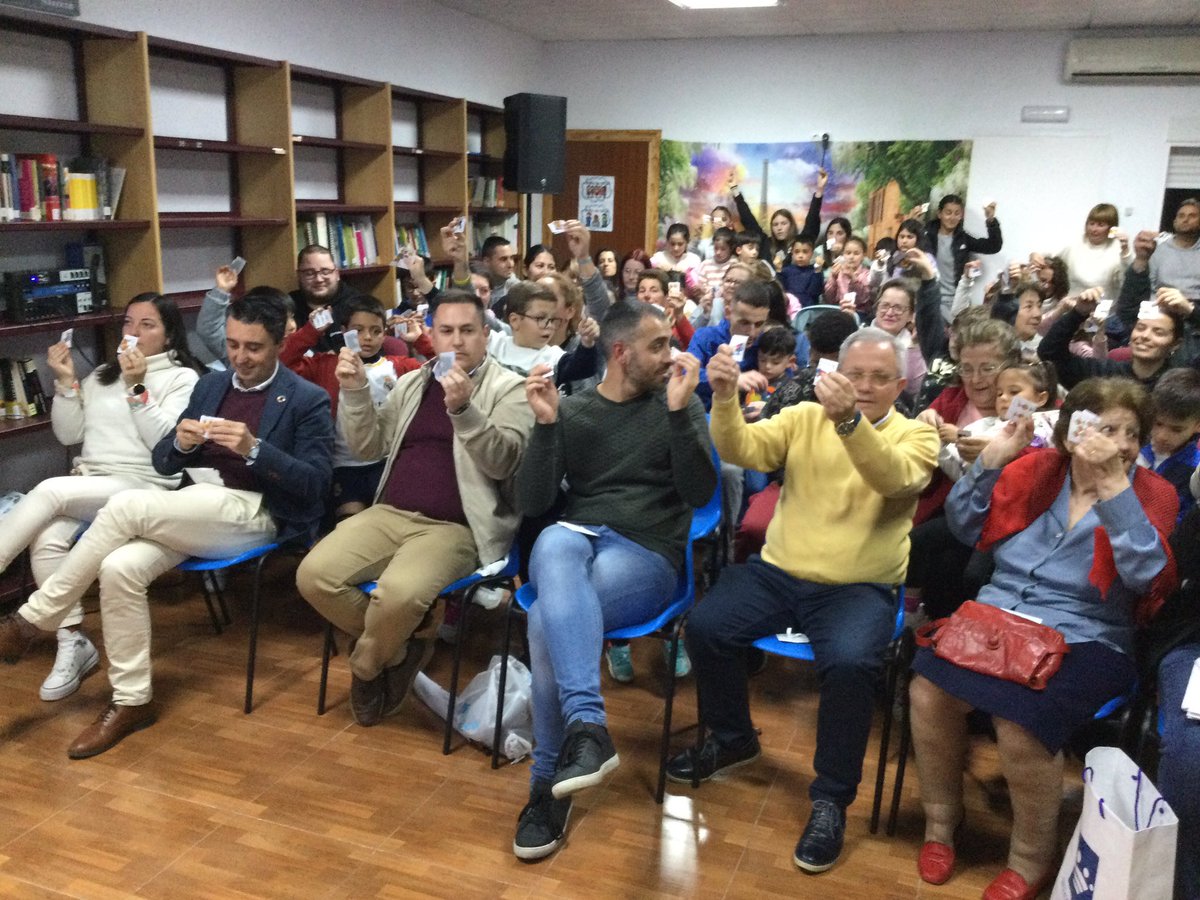 mcastellanoba's tweet photo. @AlfredCobami @TenaSaez @Corrisali @DipdeBadajoz @DipBadajoz @hoyextremadura @infouex @usal No olvidemos que todo está en los libros, que todas y todos somos magos, magos de las palabras.

De nuevo ¡¡¡Bienvenidos al mundo mágico de la #Nubeteca!!! con  @AlfredCobami en la inauguración #EspacioNubeteca en la #Biblioteca de Barbaño  #DipBdjz https://t.co/ZkvXywB2Cr