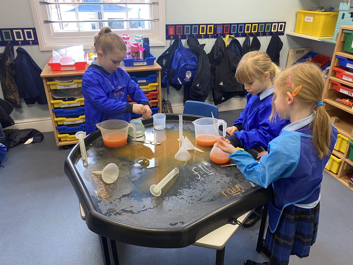 Reception enjoy #BritishScienceWeek activities this week. Exploring magnets, colour changing and capacity #stwystans