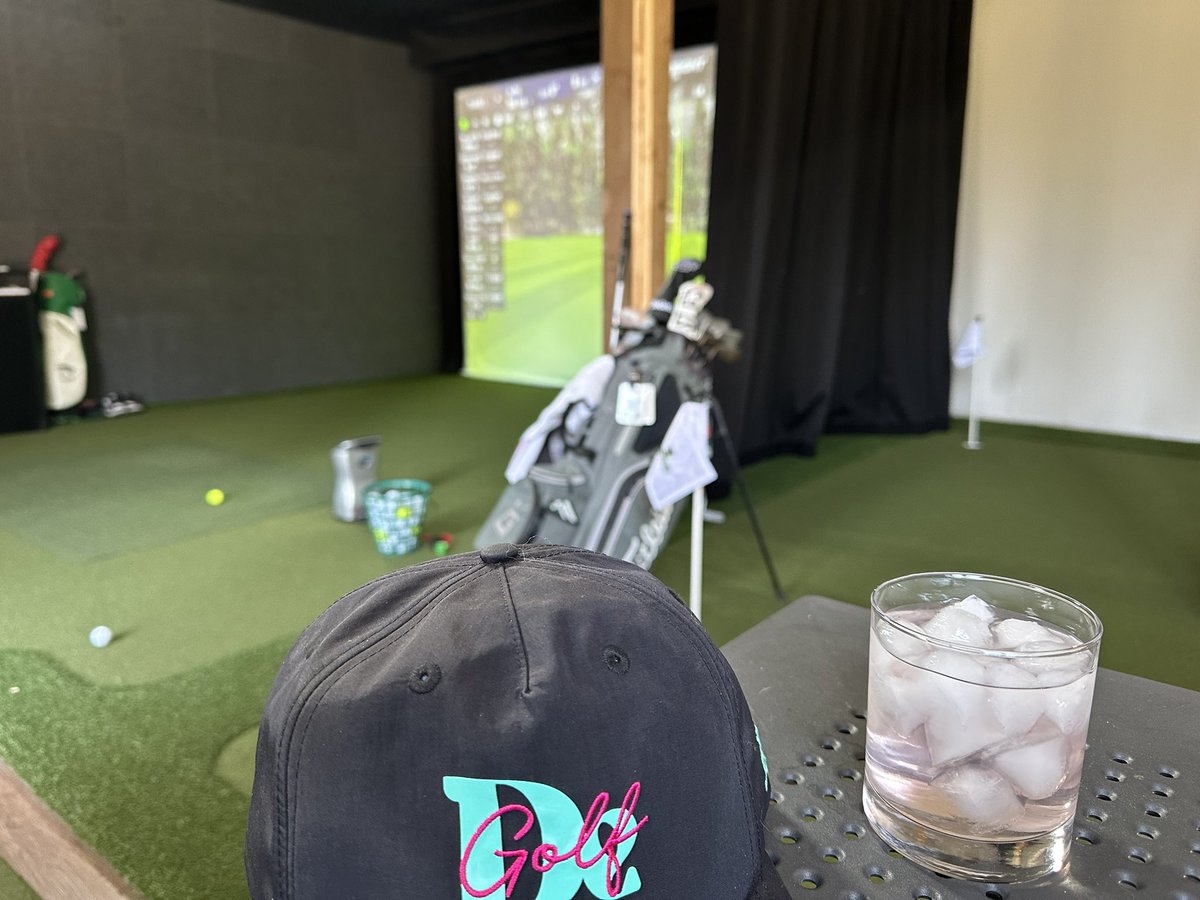 McNuggets_Kiss's tweet photo. Golf homies been flooding my TL all day.

So I am here 😤🔥🚀⛳️ 

@DeGolfers #GOLF #WenGolf https://t.co/Zj3qyG9J9R