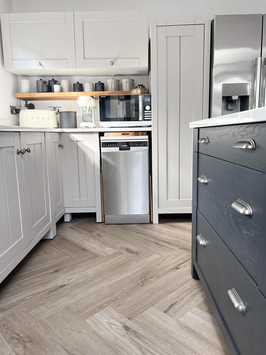 Creative Chic Specialist Kitchen cabinet Painter tweet media