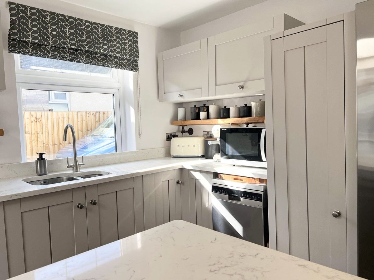 Creative Chic Specialist Kitchen cabinet Painter tweet media
