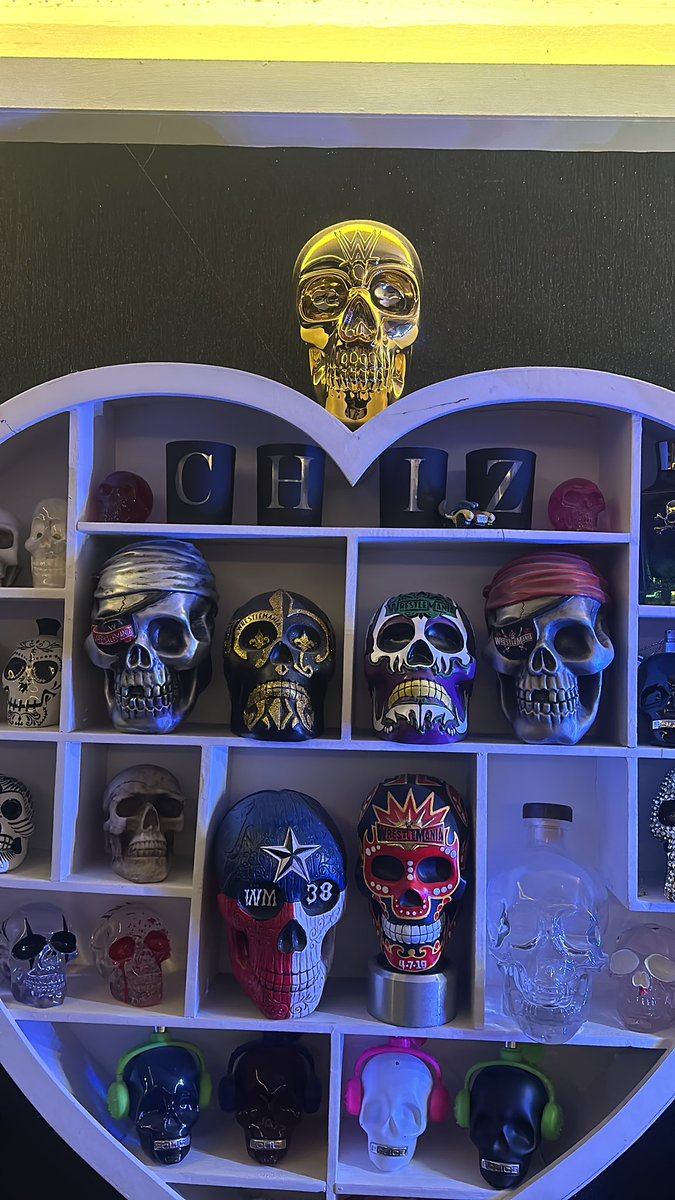 AndyChiz_'s tweet photo. Yo @WWEShop are we getting a new Wrestlemania Commemorative Skull this year? https://t.co/9F4XwFN0Oj