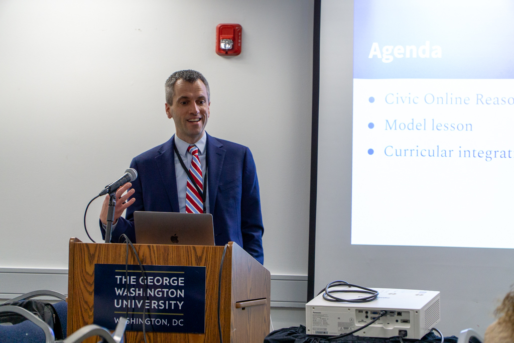 .@InquiryGroup Executive Director & Co-Founder @joelbreakstone led our #CivicLearningWeek breakout session about how to help students be better consumers of online information.