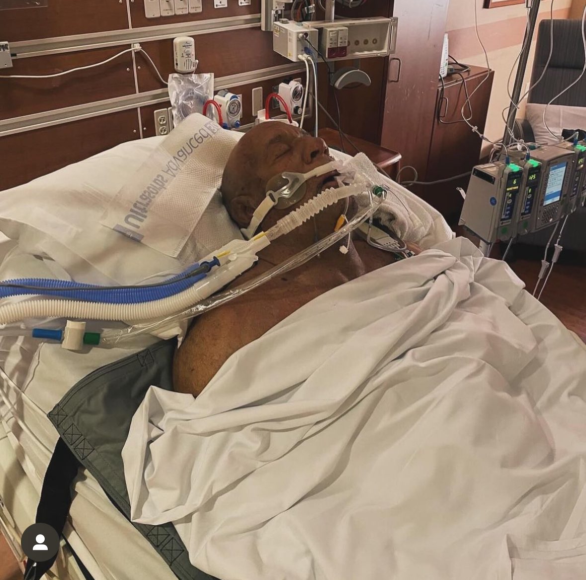 Send some prayers to the #UFC Hall of Famer Mark Coleman

He was in a house fire last night and saved his parents. He had to be airlifted to the hospital due to smoke inhalation.

🙏🙏🙏

(per. IG / fullsend_mma)