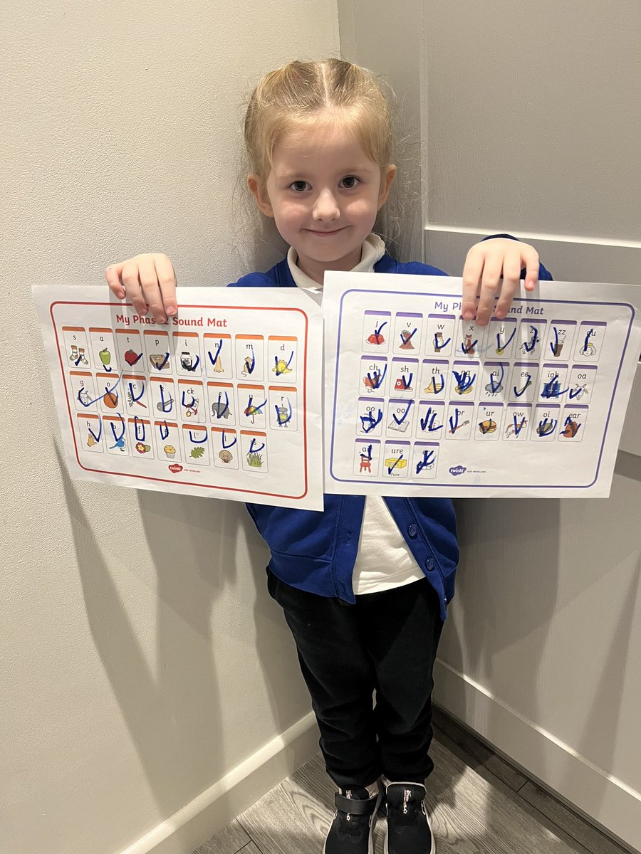 parentOLOL2023's tweet image. Task 1 of YR’s Spring #OLOLHomeworkChallenges 📚 F is now confident with all of her Phase 2 and Phase 3 words! She read them all, ticking them off as she went. Mommy tried to catch her out by asking her to point to the sounds but F was too good! #OLOLReading @ourladyoflourd1