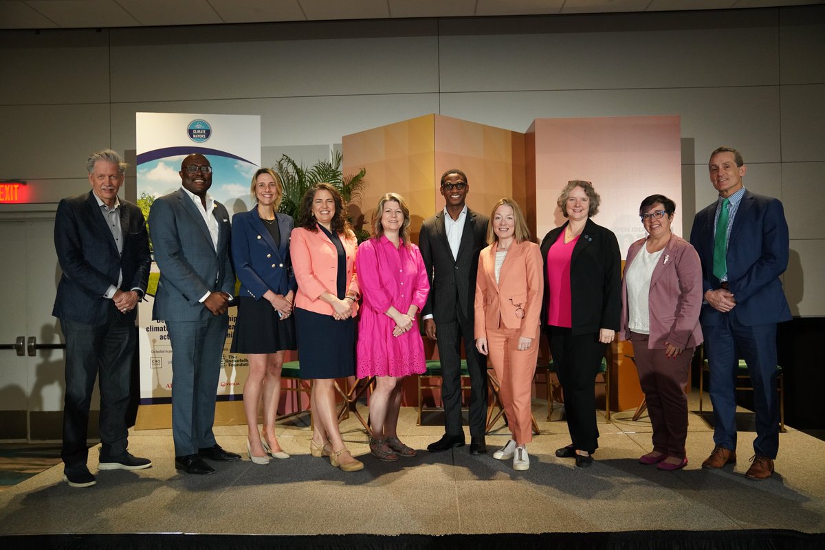 At the @aspenideas festival in Miami, #ClimateMayors co-hosted a leadership forum with @c40cities & @theUSDN where city leaders discussed national climate strategy, local best practices, & ways to mobilize new federal funding 🤝 🌱