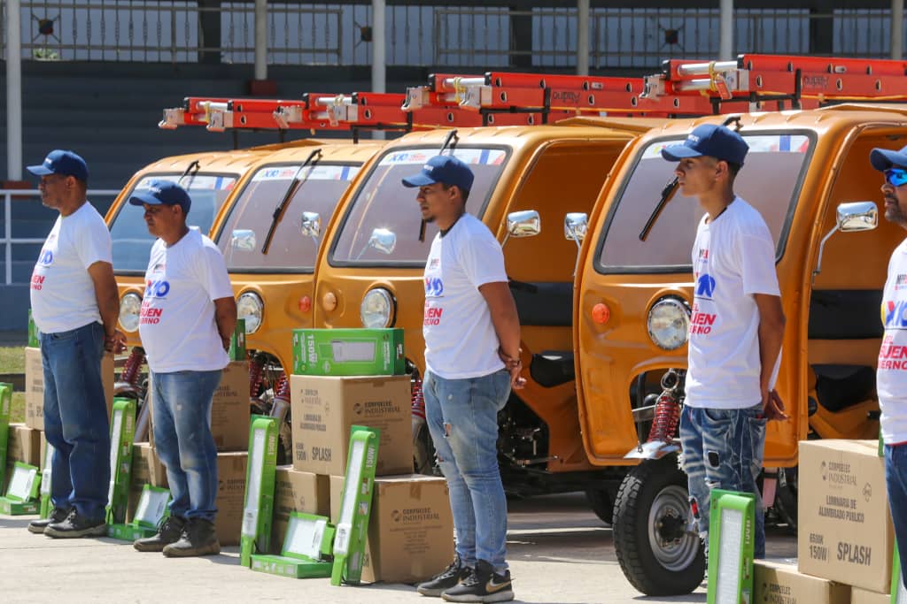 #EsNoticia || G/J <a href="/NestorLReverol/">Néstor Reverol</a>: Desde el Paseo Monumental Los Próceres, en Caracas y por instrucciones del Presidente <a href="/NicolasMaduro/">Nicolás Maduro</a>, realizamos la segunda entrega del año de materiales e insumos eléctricos para atender el 1x10 del Buen Gobierno

#SomosCompromisoPatrio
