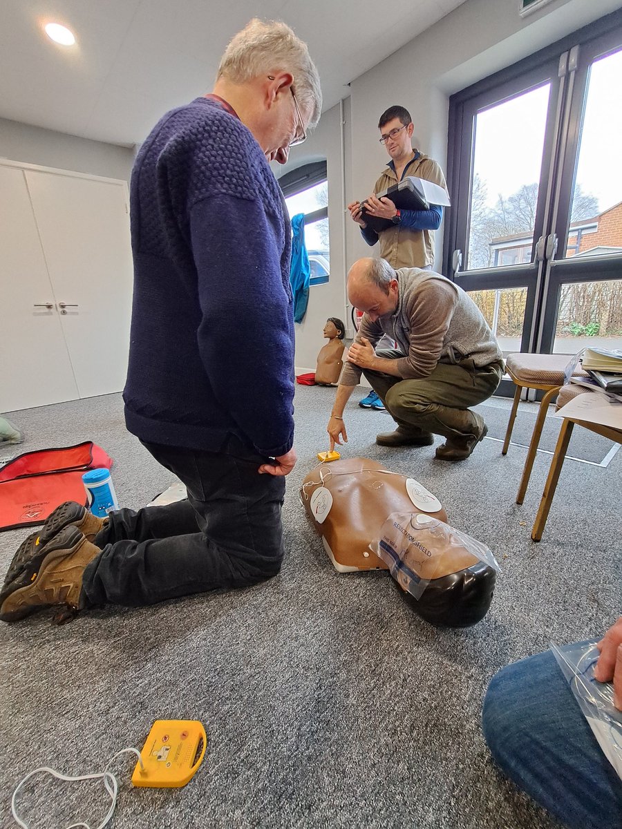 ARKennet's tweet photo. Keeping our staff & 7 of our regular volunteers up to date and in date first aiders - today an excellent outdoor first aid course delivered by Matt from @dptraininguk.
Thank you to Matt for another informative, thorough, useful and fun course.
#workingoutdoors https://t.co/TssyhQVeq6