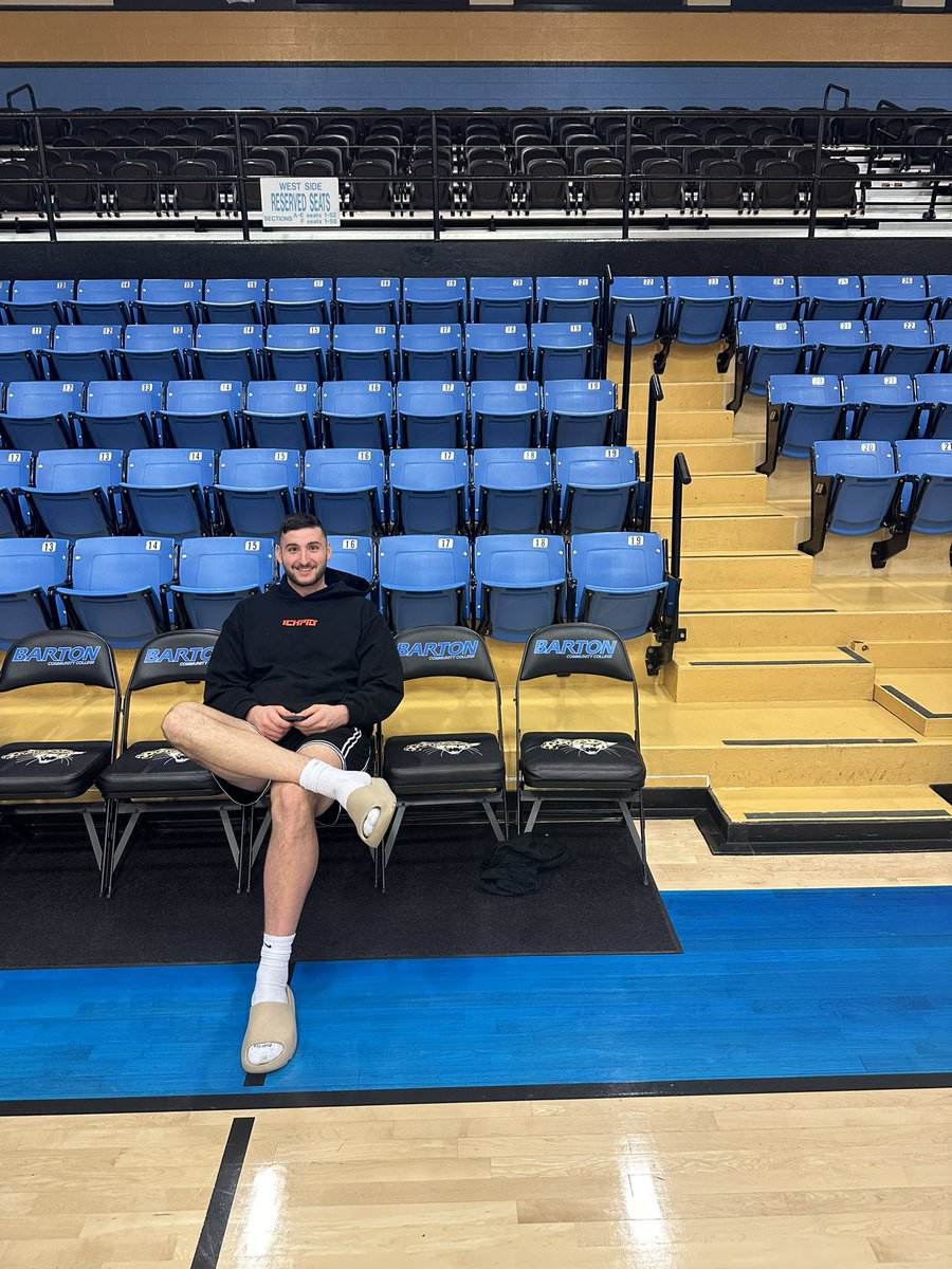 BartonHoops's tweet photo. Look who’s back in town for GAMEDAY!! 

@JosephLocandro  #RollCougs 🐾 https://t.co/9LseRzH5w2
