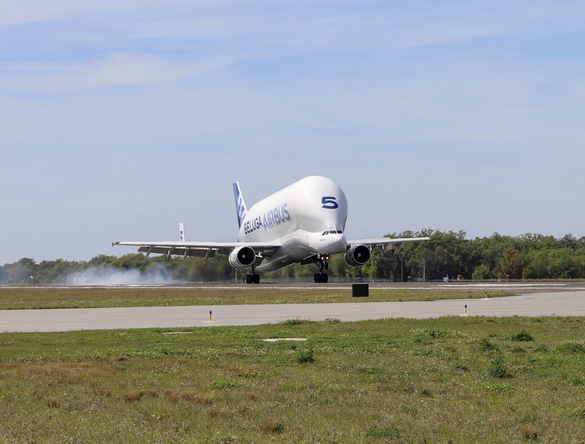SFB_Airport's tweet image. Big day at Orlando Sanford International Airport! The Airbus BelugaST landed with a satellite, showcasing our global logistics capability. Thanks to Million Air &amp;amp; Benoit Lemonnier of AiBT for joining us. Here’s to more aerospace milestones!  #FlySFB #AirbusBelugaST