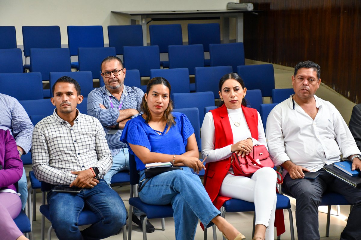 GoberElOro's tweet photo. A trav��s de un trabajo articulado entre instituciones, la @ARC_EnergiaEc realizó una capacitación dirigida a los jefes políticos y comisarios de policía de nuestra provincia.

El objetivo fue fortalecer sus habilidades en el control y fiscalización de la comercialización del GLP. https://t.co/C3kaUpb0aZ