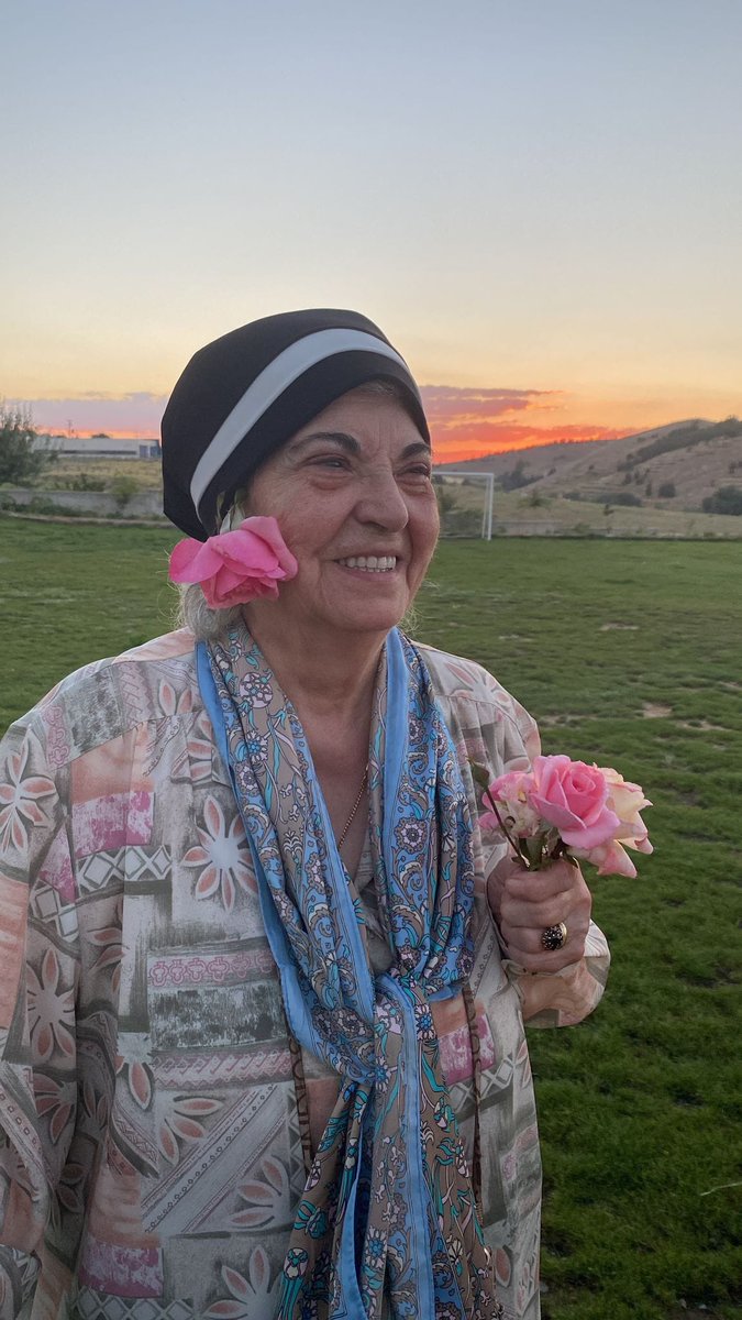 Canımm ananem nur içindee uyuu  
hep böyle güll 
dedesinin kızı derdiin bana hep dedesinin kızı sen hep sevecek 💐
