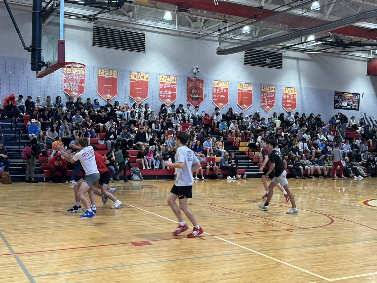 BHahnGHS's tweet photo. 3on3 tourney today for our #fightForInclusion @GoochlandHigh! Packed house for some #MarchMadness! ๐๐ https://t.co/PLrAL870s3