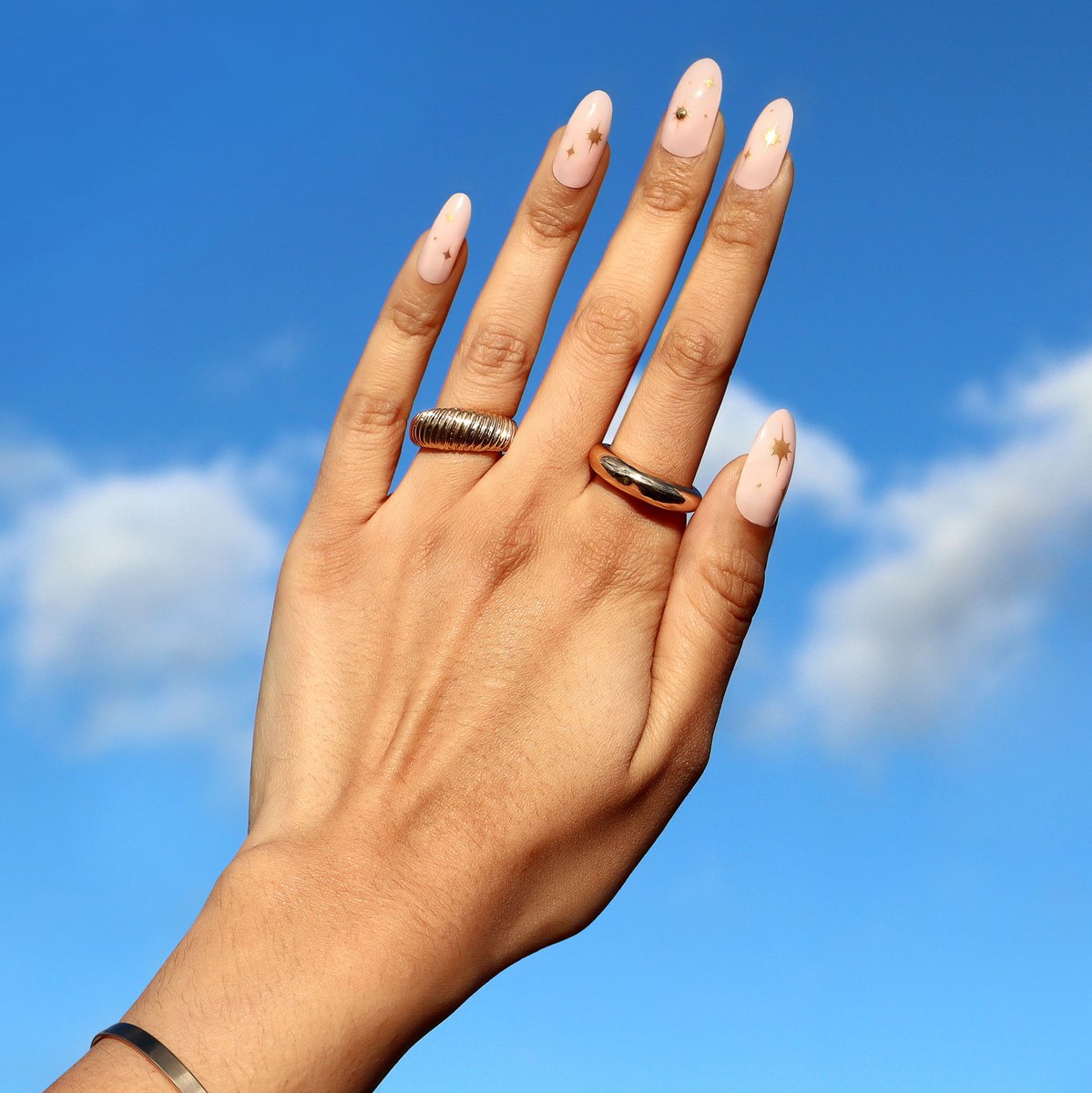 did someone day new press on nails! 🔥 start nights now available to shop! 💓

#lottie #lottielondon