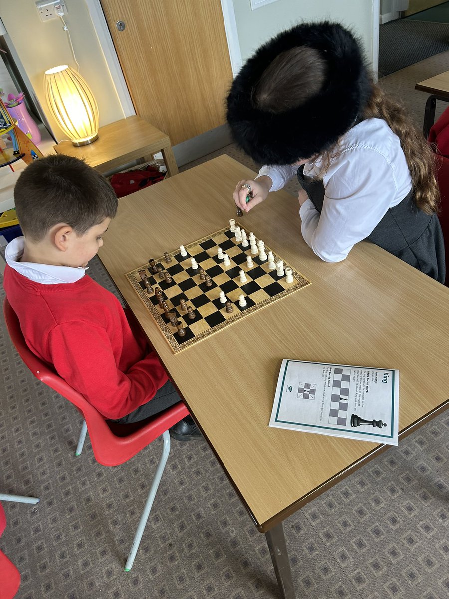 Another fantastic chess session this evening, everyone is really getting into the swing of it now! @BurtonGreen_Pri #BGExtra ♟️