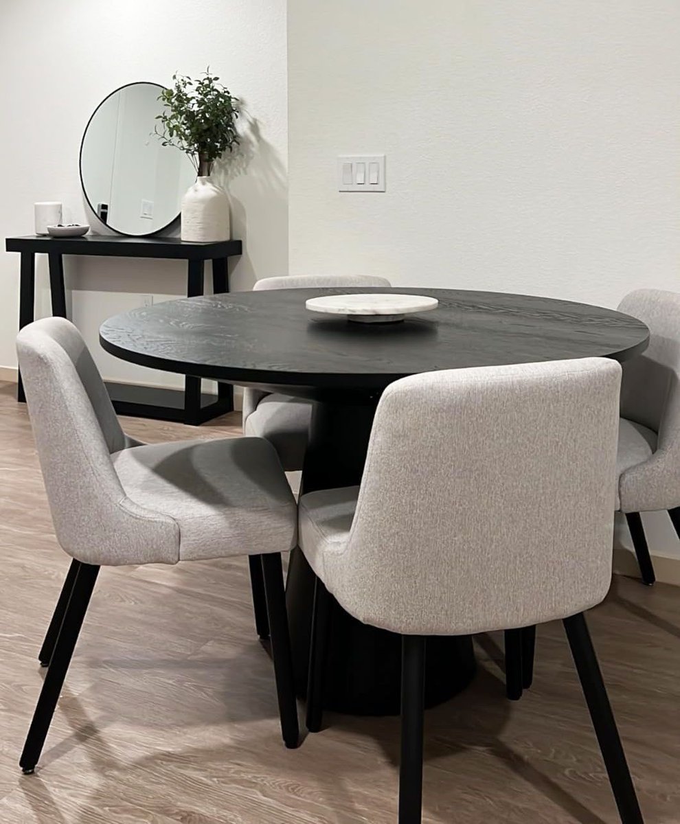 mincetaliving's tweet image. Upgrade your dining room! 🌸 Enjoy 5% off site-wide. Hurry, offer ends March 31st! 🪑✨ #SpringEdit #DiningUpgrade 
👉buff.ly/3PUbi7u