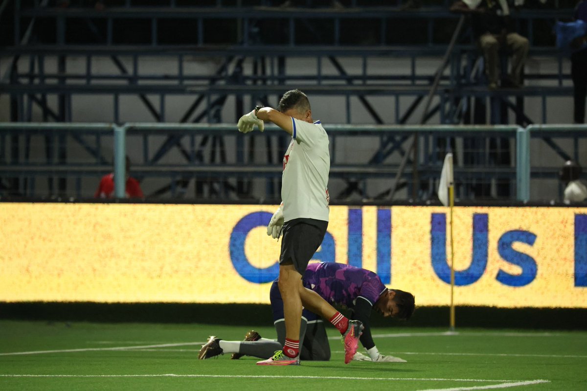 DaniCadena13's tweet photo. We continue working the only way I know how. 😎
My methodology, my plan, my personality and my professional experience. 💪
Only professional people by my side. 🙌
Vamos mis leones!!! 🦁🦁🦁
•
•
#GoalkeepersArea #OtherLevel #ProfessionalWork #MyGoalkeepers #MyFamily #MyOtherFamily #MleteMuzungu
#GkDepartment #DarEsSalaam #Season23/24 #tanzania #CAF #premierleague #goalkeepers #football #goalkeepercoach #españolesporelmundo #team #family #friends #porteros #porterosdefutbol #entrenadordeporteros #accionesquetransforman #analisisdeporteros #danicadena #uefagka #tanzaniapremierleague #videosdeporteros