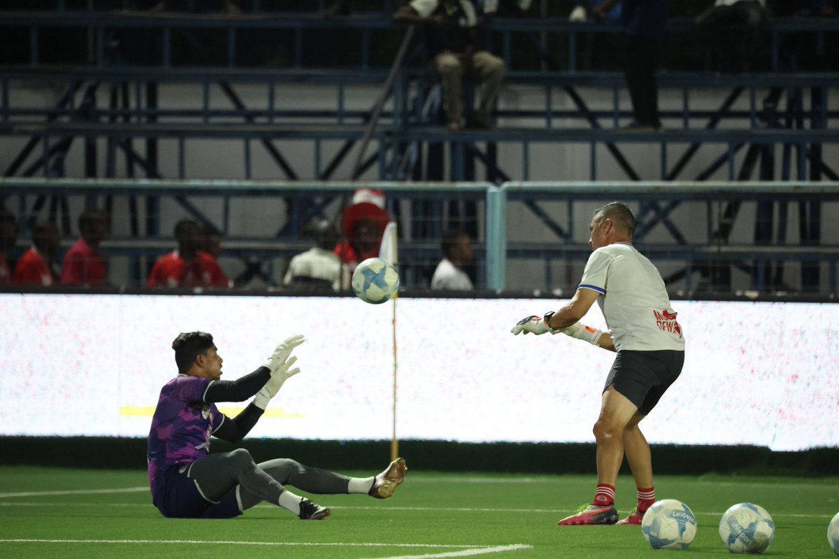 DaniCadena13's tweet photo. We continue working the only way I know how. 😎
My methodology, my plan, my personality and my professional experience. 💪
Only professional people by my side. 🙌
Vamos mis leones!!! 🦁🦁🦁
•
•
#GoalkeepersArea #OtherLevel #ProfessionalWork #MyGoalkeepers #MyFamily #MyOtherFamily #MleteMuzungu
#GkDepartment #DarEsSalaam #Season23/24 #tanzania #CAF #premierleague #goalkeepers #football #goalkeepercoach #españolesporelmundo #team #family #friends #porteros #porterosdefutbol #entrenadordeporteros #accionesquetransforman #analisisdeporteros #danicadena #uefagka #tanzaniapremierleague #videosdeporteros