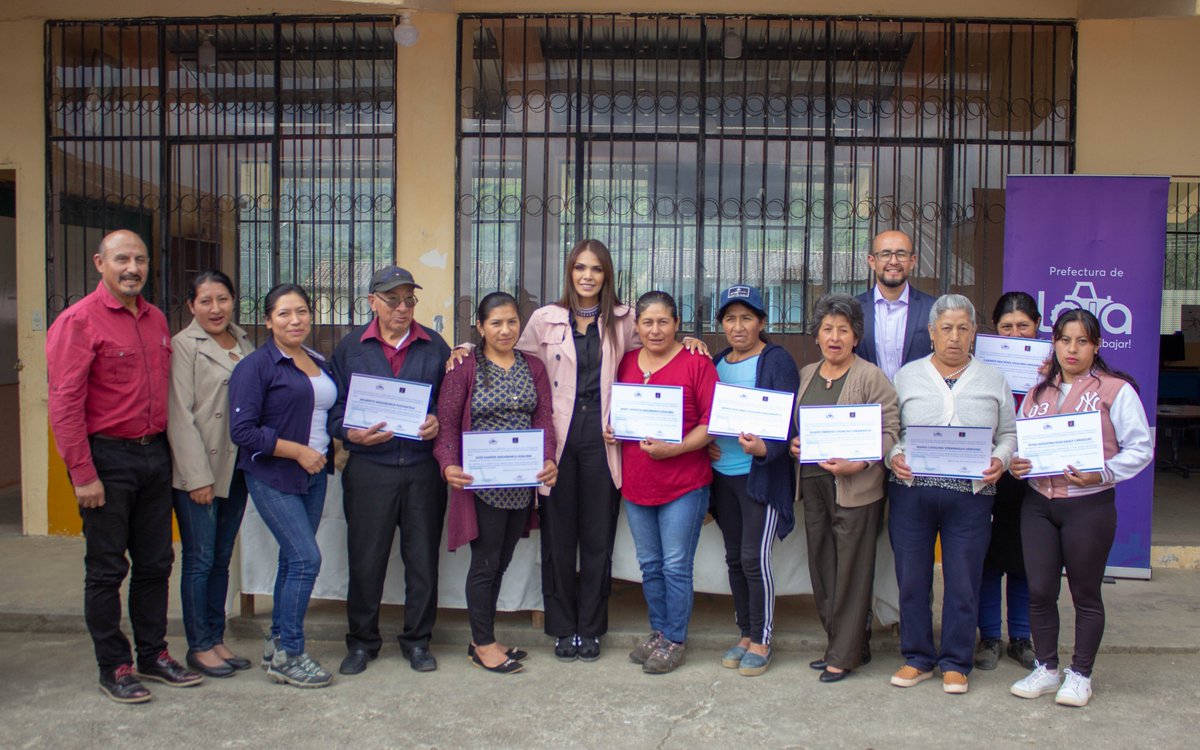 prefecturaloja's tweet photo. ¡LA PARROQUIA #GUALEL CUENTA CON DEFENSORÍA COMUNITARIA!
Fue inaugurada en el barrio #ElAri, con el objetivo de proteger los derechos de niños, adolescentes y mujeres. La viceprefecta @majosogo1, resaltó la importancia de esta iniciativa y agradeció la confianza de la comunidad. https://t.co/1UYhBLxoUW