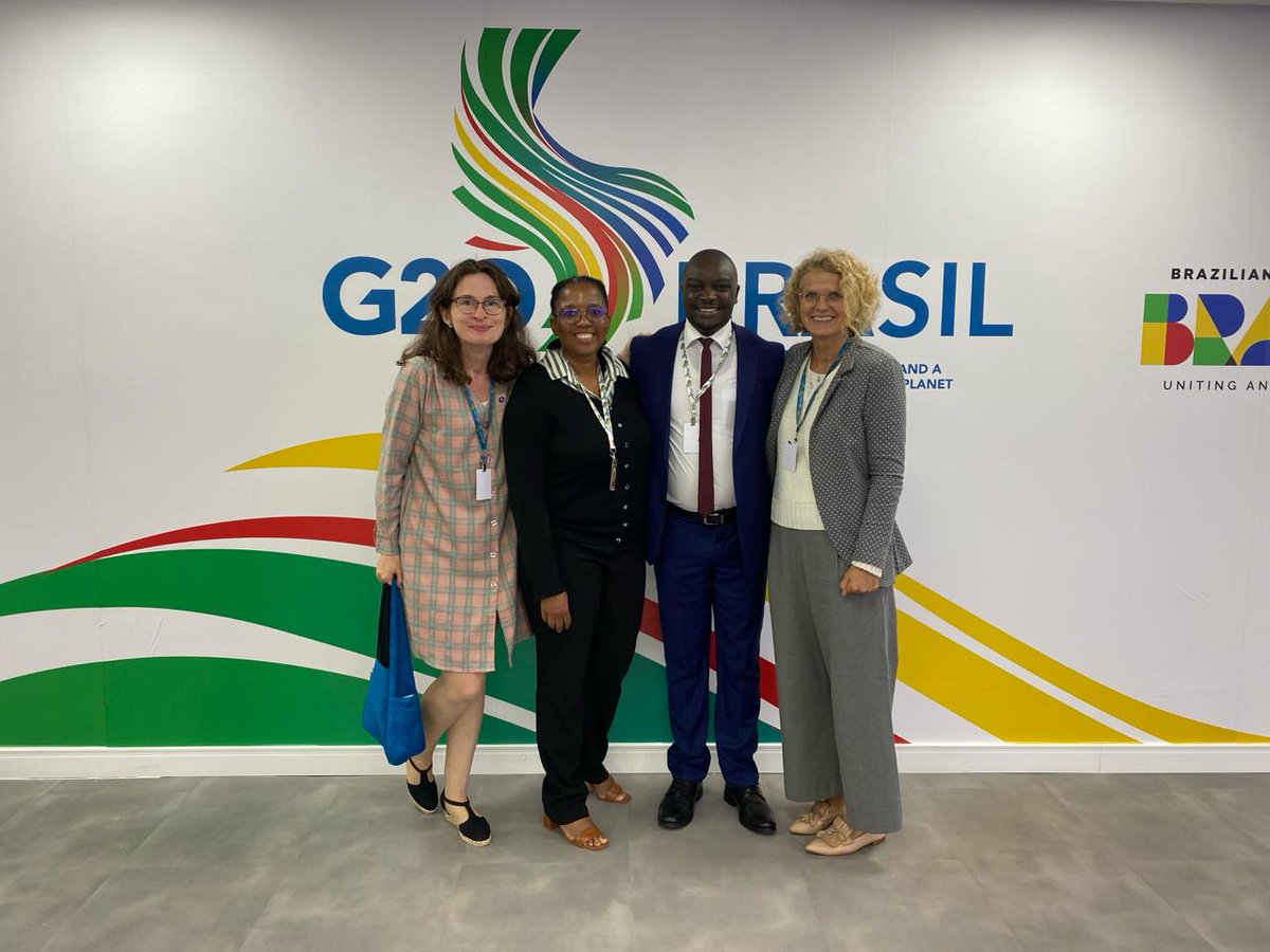 With colleagues from the African Union-European Union High Level Policy Dialogue in Science, Technology and Innovation at the G20 Working Group on Research and Innovation today in Brasilia. So lovely to finally meet them in person!