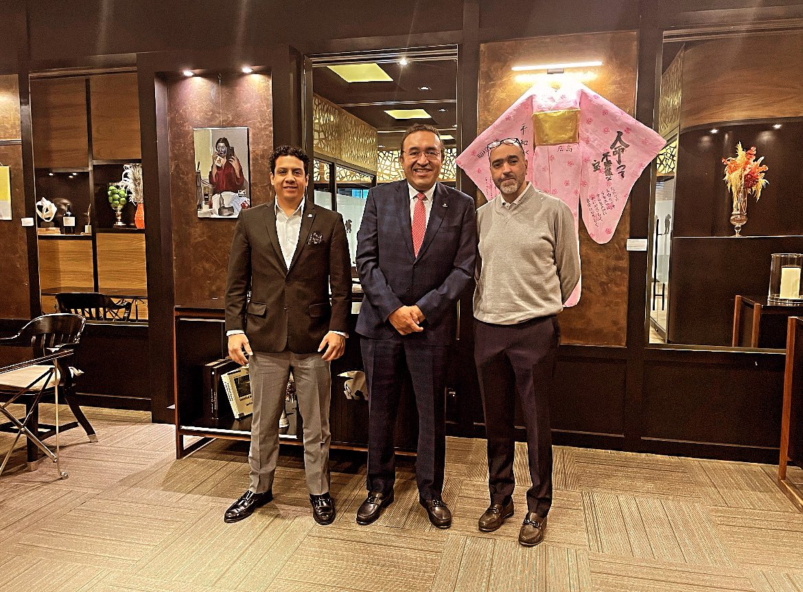 EdgarRoen's tweet photo. Invaluable apoyo de #CoparmexCDMX, agradecido con su presidente @Armando_ZunigaS y presidente de vivienda Héctor Hakim, dando avance al plan de trabajo de la #comisionviviendanacionalcoparmex sobre #CiudadesInteligentes y #nearshoringmexico
•
@Coparmex_CDMX https://t.co/rOWxeLnXim