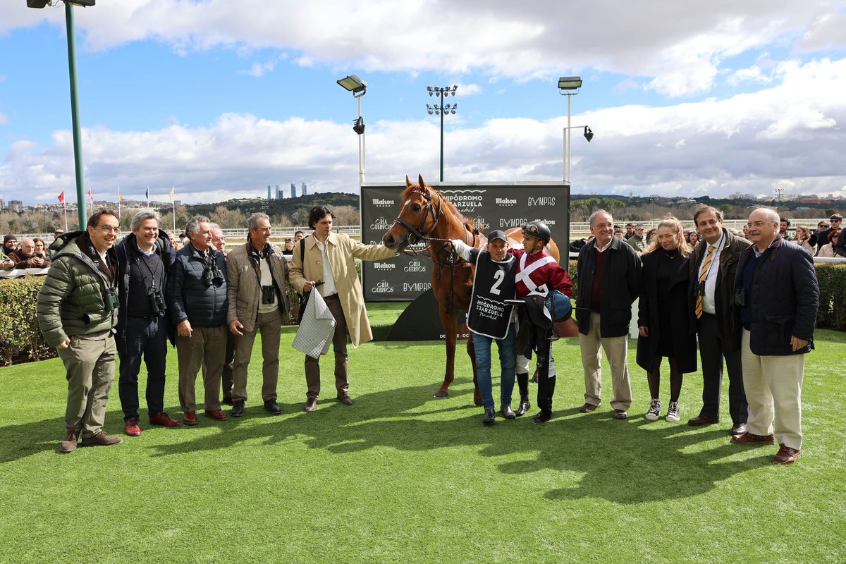 GerardoGrupo1's tweet photo. Como diría un amigo, que la sangre de Teresa (Rheffíssimo) siga regando nuestras pistas.

𝗖𝗜𝗡𝗘 𝗔𝗕𝗜𝗘𝗥𝗧𝗢 (Mekhtaal), 🥇 Premio @ConchitaMTurf. Bravo por @jgelabertb y @JLMarotoracing.

Con amigos, siempre mejor. #CuadraAnimusDomini.

📷 @MarcosCarmena y @Rafalorente10 https://t.co/ZzX7ZEotm8