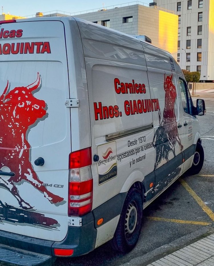 <a href="/EMorenoSaez/">Embutidos MorenoSaez</a> <a href="/dipsoria/">Diputación de Soria</a> <a href="/tierradesabor/">Tierra de Sabor</a> <a href="/jcyl/">Junta de Castilla y León</a> <a href="/generalitat/">Generalitat</a> <a href="/AjuntamentVLC/">Ajuntament València</a> <a href="/TorreznodeSoria/">Torrezno de Soria</a> Cárnicas Hermanos Giaquinta (<a href="/lagiaquinta/">O.Sonia Giaquinta</a>) es el colaborador de la Casa de Soria más longevo y por supuesto también colaborador de la Torreznada Solidaria de Fallas 2024 en Campanar. <a href="/dipsoria/">Diputación de Soria</a> <a href="/AjuntamentVLC/">Ajuntament València</a> <a href="/tierradesabor/">Tierra de Sabor</a> <a href="/jcyl/">Junta de Castilla y León</a> <a href="/TorreznodeSoria/">Torrezno de Soria</a> <a href="/generalitat/">Generalitat</a>